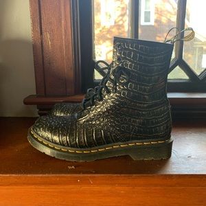Snakeskin embossed Dr. martens size 8